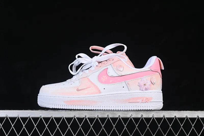 All categories Nk Air Force 1 Air Force series Nk Air Force 1 Low Air Force low-top Nike Air Force 1'07 Low "Spring Wild Cherry Prelude" Hand-painted graffiti Haruno Sakura Air Force 1 low-top casual sneakers FB8971-007